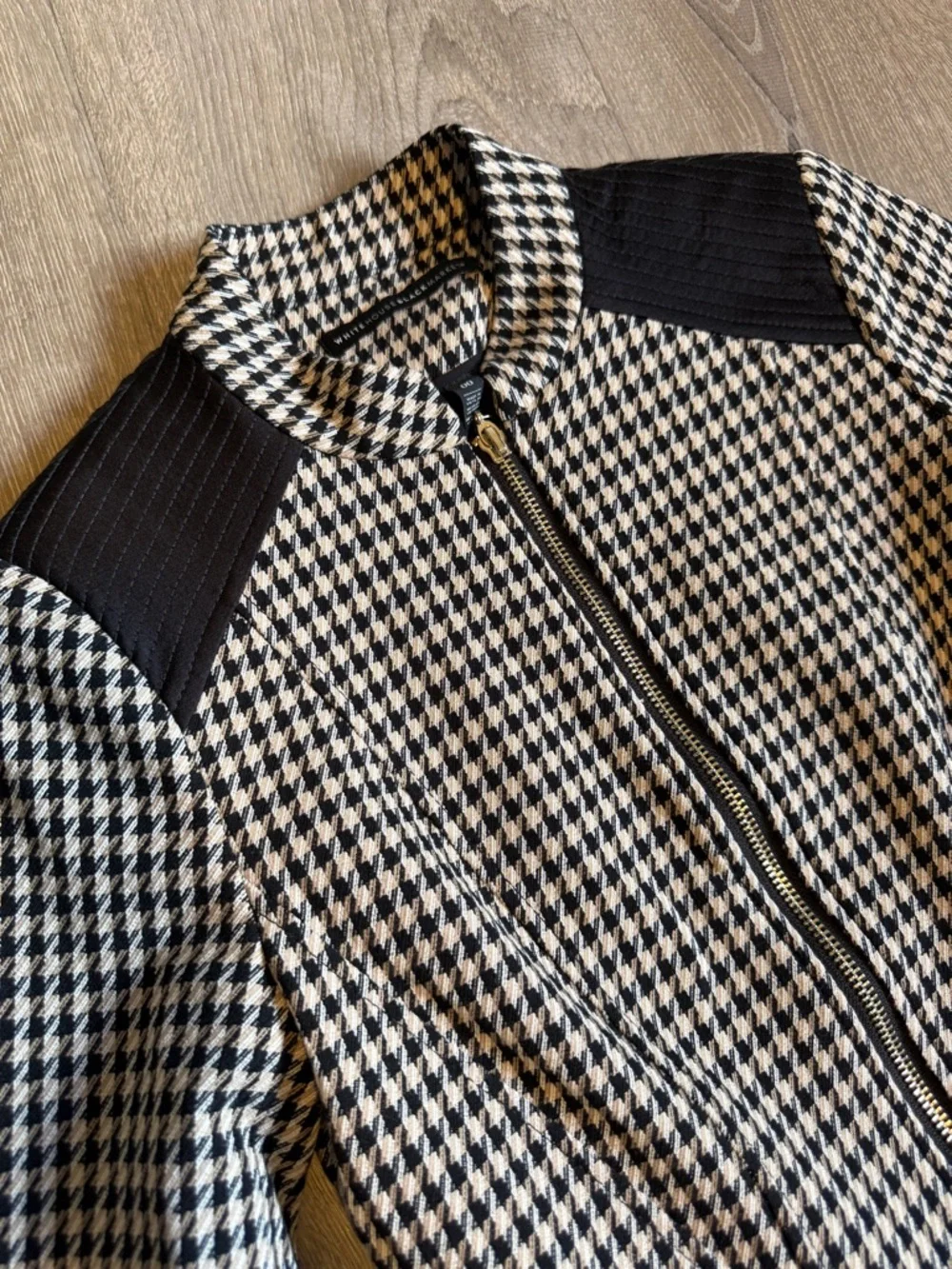 White House Black Market Houndstooth Zip Jacket – Size 00